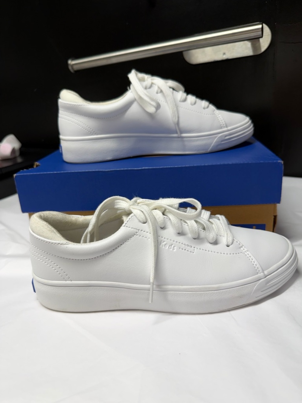 Keds White Sneakers Women Size 6 Low Top Lace Up Casual Minimalist Shoes